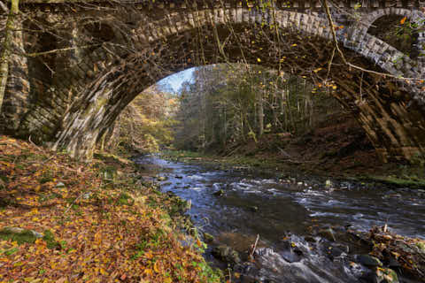 Gemeinde Obernzell Landkreis Passau Erlau Erlautal Granitbahnbrücke Herbst (Dirschl Johann) Deutschland PA